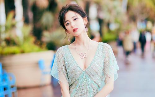 与此同时,张翰的前女友古力娜扎也深受其害.