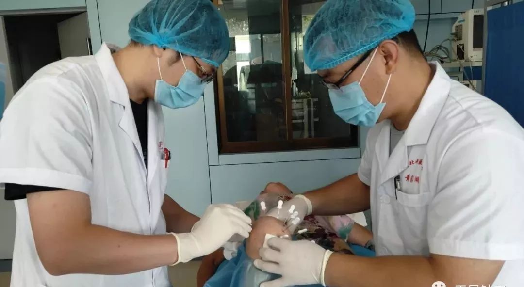 针刀治疗慢性膝关节炎