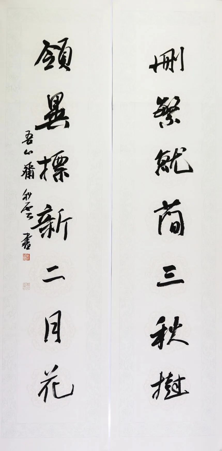 楊科雲 行書對聯尺寸:136x34cmx2鄭丁豪 書法《厚德載物》尺寸:136x