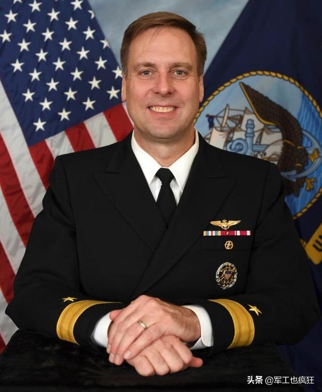 第9航母打击群(csg-9)司令斯图尔特·贝克尔准将.