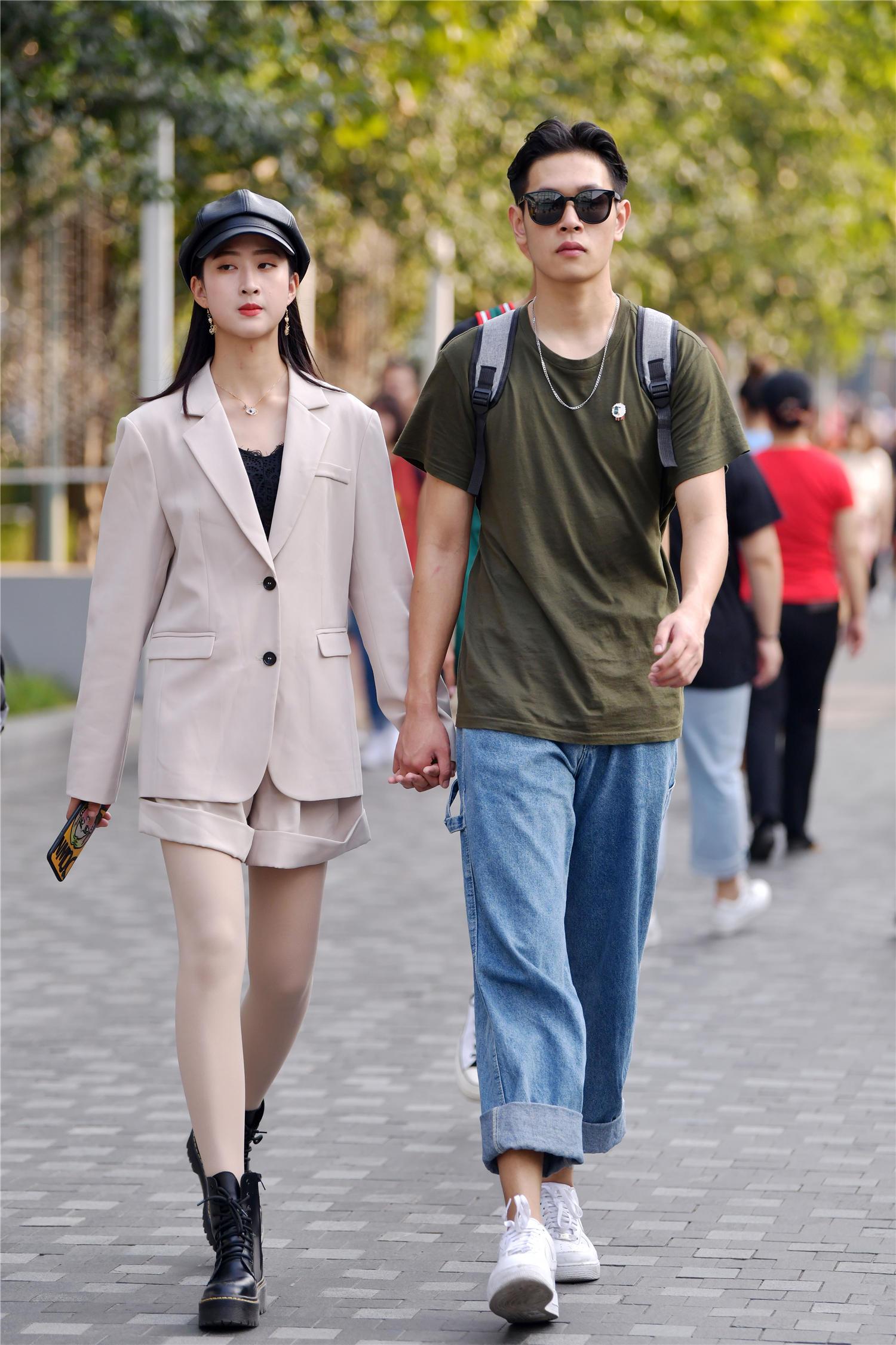 早春时节西服搭配会有不一样的时尚味道穿高跟鞋更有职业范