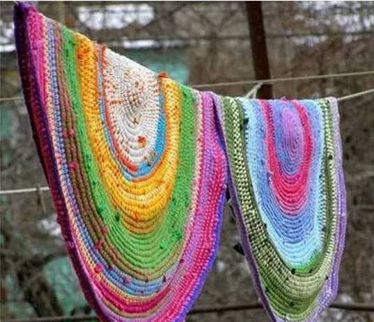 这就是用一些家里不穿过时的衣服做成的格子地毯