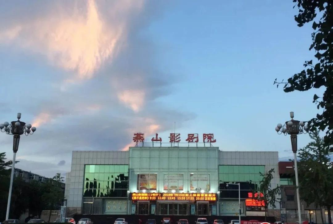 ▼警匪,言情,科幻都可以真的好想去电影院看一场电影▼没准哪个帅气的