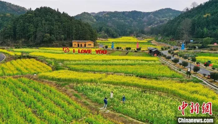 趙春亮 攝2月25日,視頻製作者在江西省新餘市渝水區良山鎮下保村100