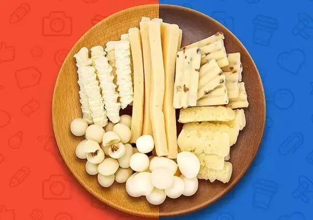 备以充饥解渴大多都在行囊中放几块奶酪是蒙古族民众喜爱的奶食品之一