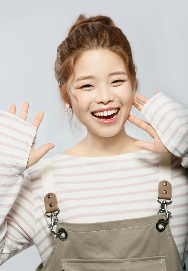 莫小贝新剧造型土气不如赵丽颖跟丸子头杠上还被女二艳压