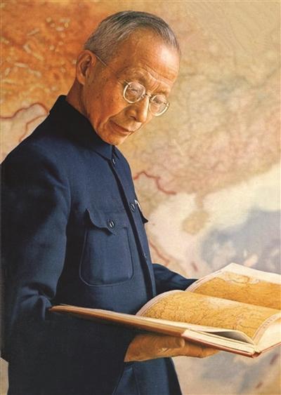 在蒋介石授意下,教育部部长杭立武向时任浙江大学校长的竺可桢发来电