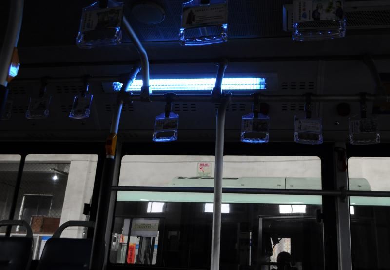 公交车装上防疫新装备紫外线消毒灯15分钟完成消杀