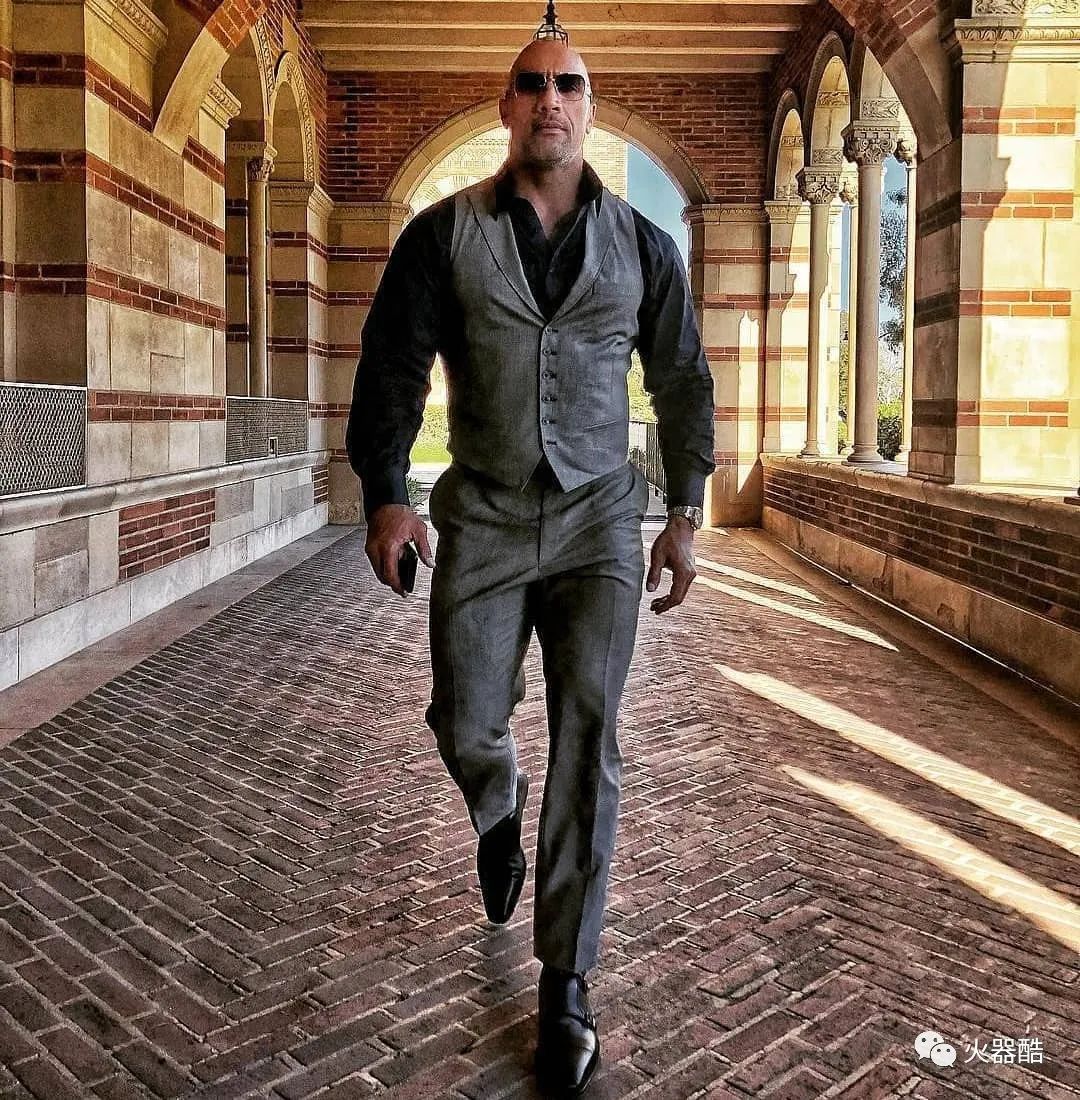 巨石强森从职业摔角联盟杀进影视圈的大咖