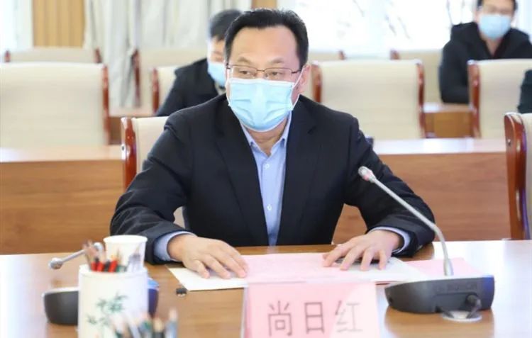 中科院山西煤化所所长房倚天,市委副书记,市长杨勤荣,副市长尚日红,市