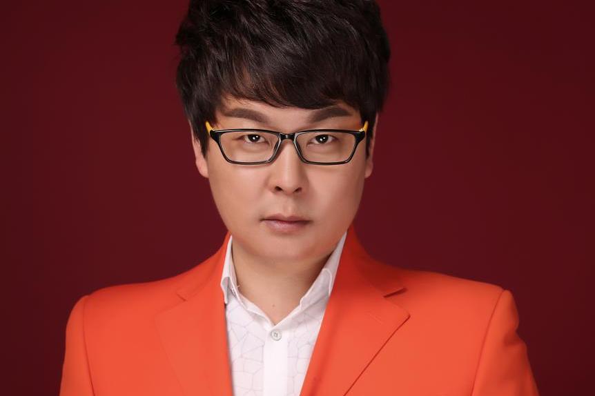 李书伟高唱《都是为了你》向抗击一线人员献礼