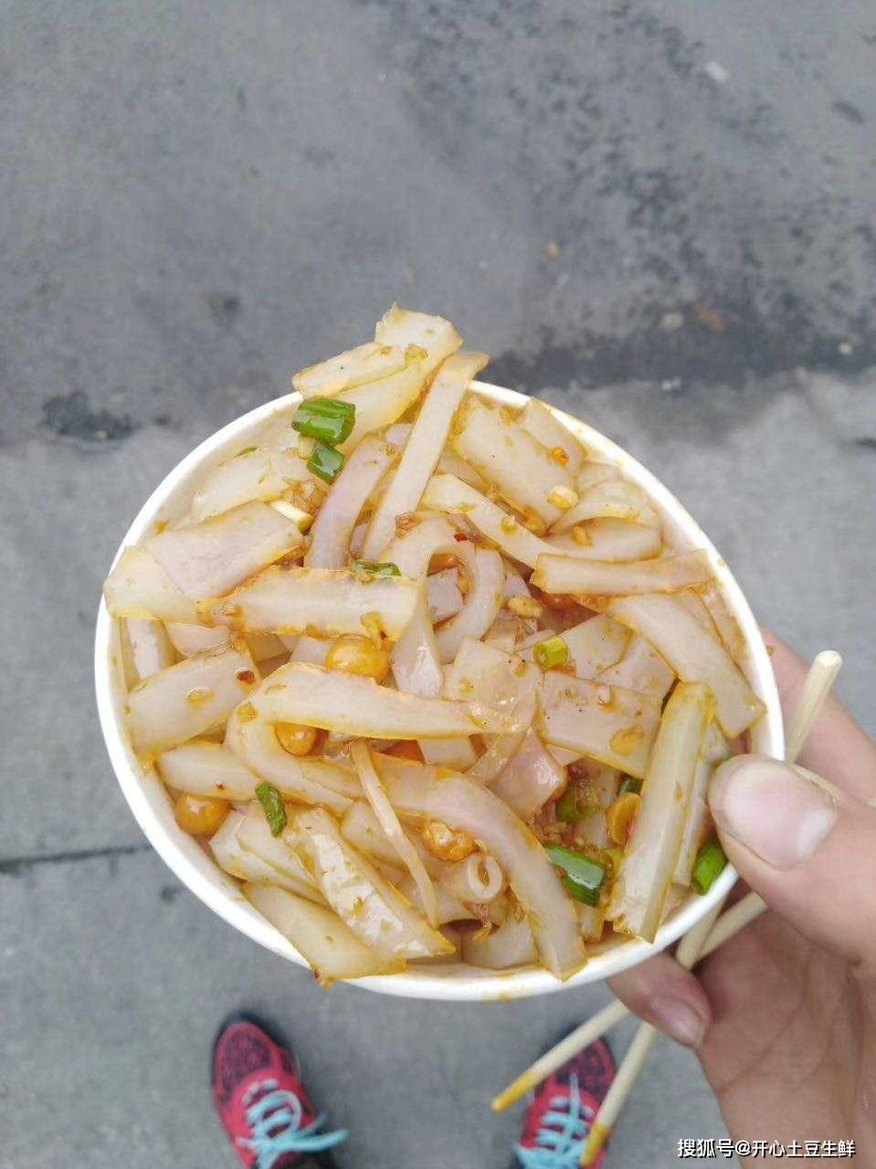 朋友們綿陽特色美食涼粉餅子你們吃過麼