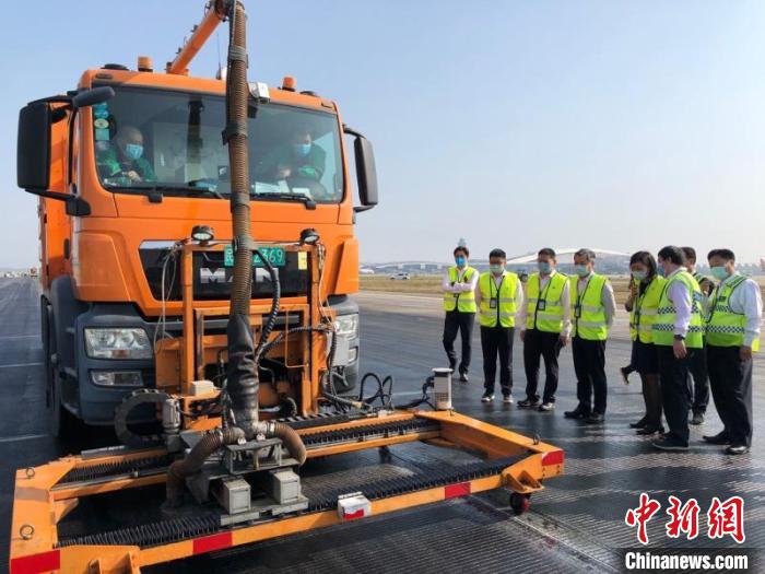 廣州白雲機場完成首次最大規模的跑道大體檢