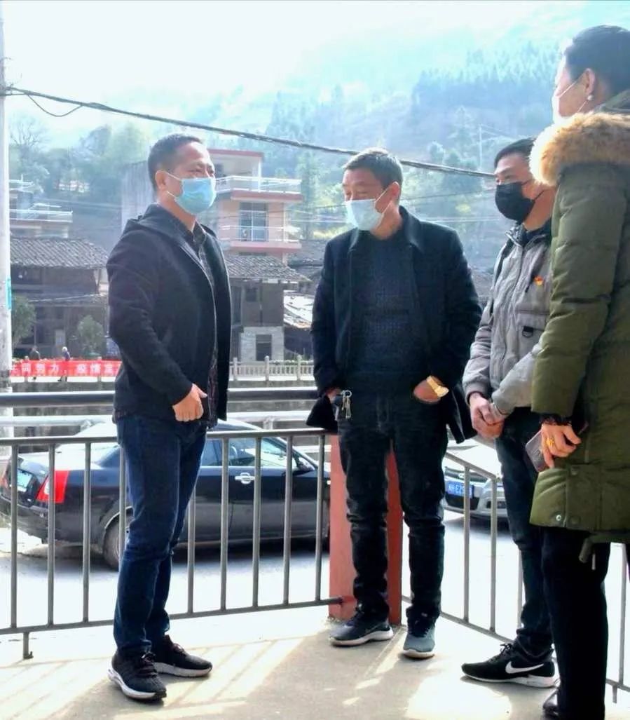 岗位的福建省建瓯市迪口镇党委书记周小春发给一首俄罗斯歌曲《tак