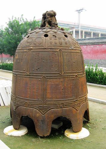 金代大钟,响彻千年,圆照普门,塔中之极.建大圣塔,成世间最.