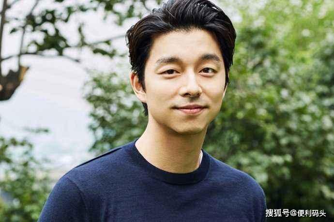 孔刘穿搭我爱了,温暖阳光少年感,完全不像40岁!_衣服