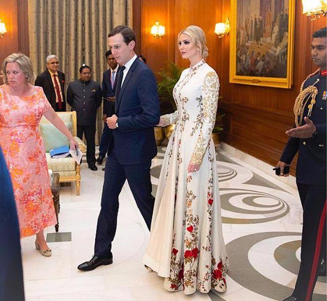 梅拉尼娅和伊万卡结束印度之行第一夫人粉色长裙太显黑失误了