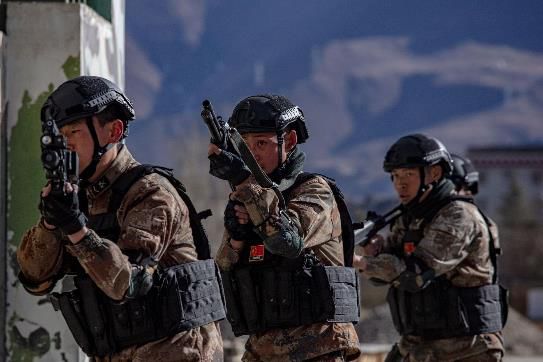西藏军区某特战旅高海拔地区反恐实兵演练有看点