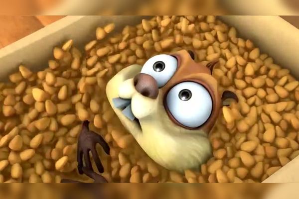 熊出没之过年蹦蹦正徜徉在松子的海洋里开心强哥就来抓它了