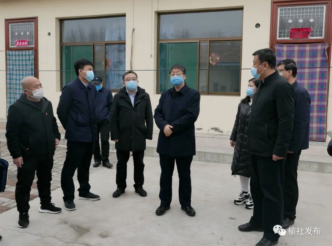 市委副秘书长贾尚明,市政府党组成员,市扶贫办主任郭丰慧,县委书记