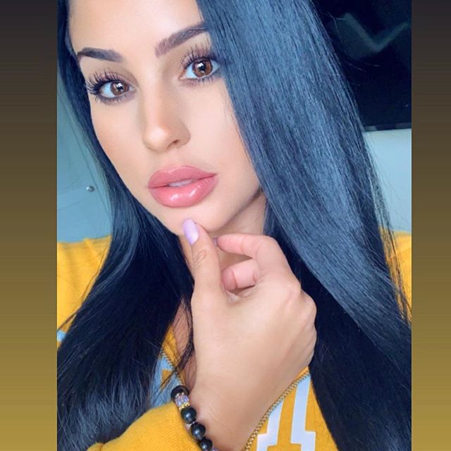 鲜为人知的,性感模特兼歌手的丰唇混血儿美女斯蒂芬妮