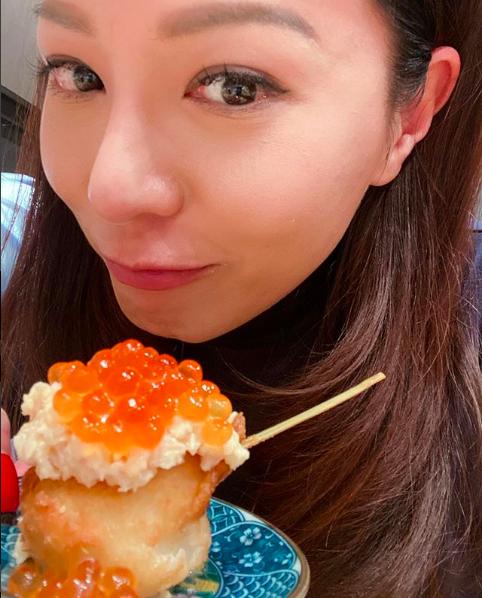 滕丽名坚持为新剧复出1个月前刚摔断5根肋骨再晒健身照引担忧