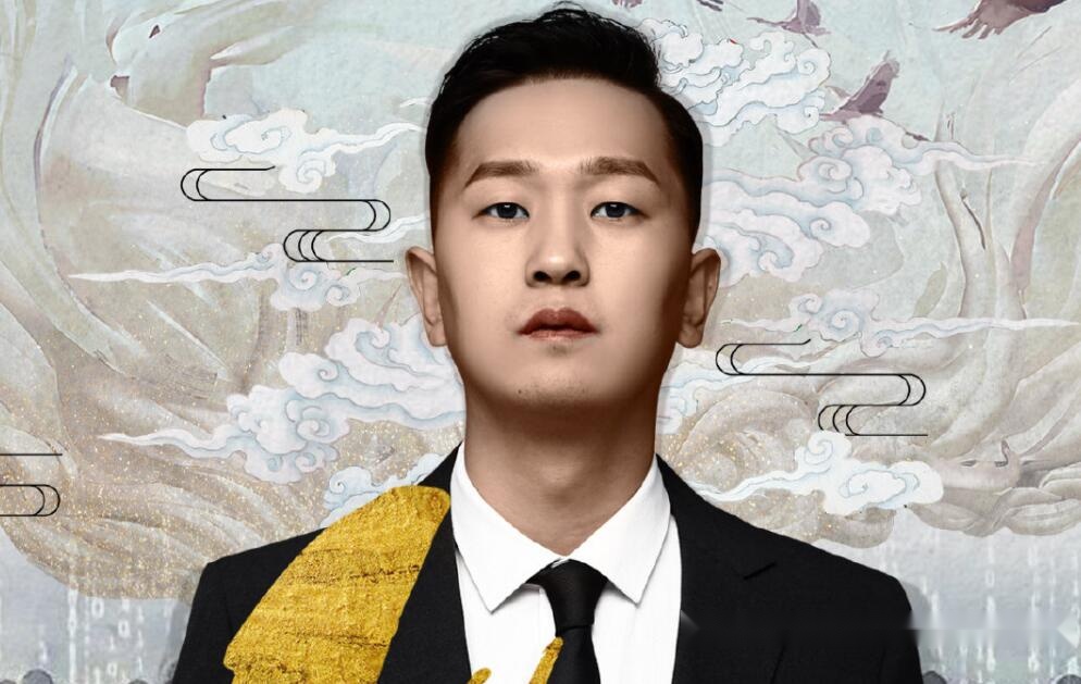 除了平常和自己朋友白洋一起打战神局,平时冷宴华还会用自己的小号带