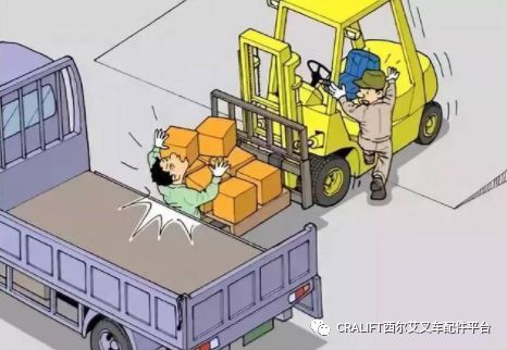 漫画诠释叉车事故的n种死法