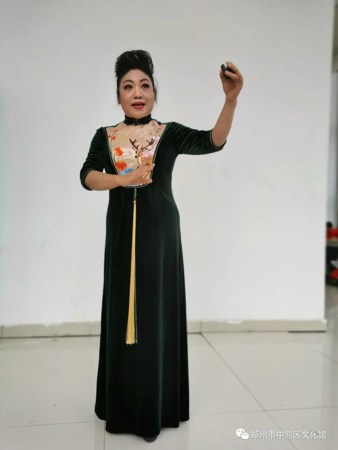 牛青栏简介:河南歌舞演艺集团曲艺团河南坠子表演艺术家,中国曲艺家