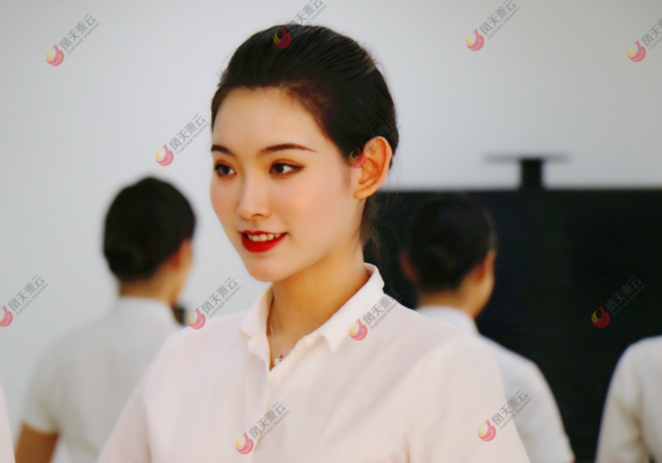 在空乘面试中如何表达你的亲和力