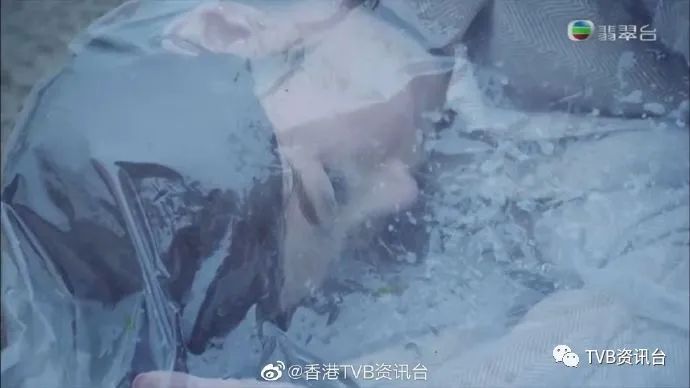 法证先锋iv效果逼真tvb小花扮尸体躺在真空袋