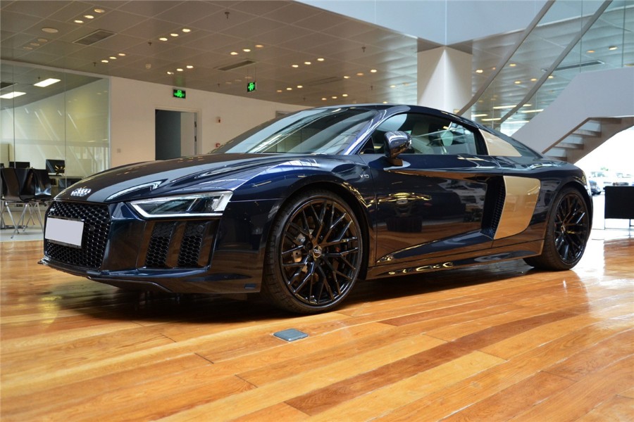 200万买跑车vantageamggtr8迈凯伦gt选谁最好玩