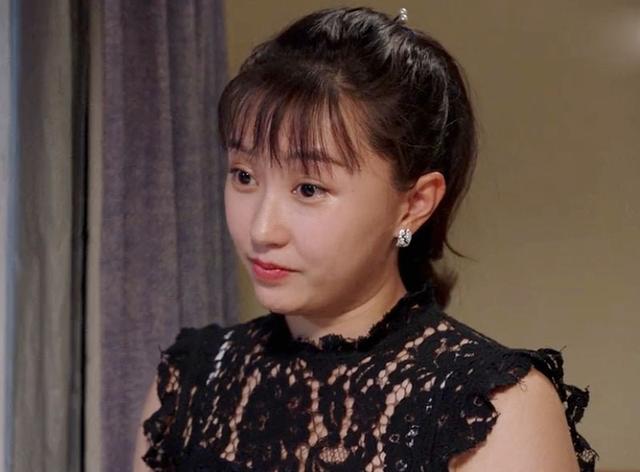 作为赵本山的徒媳,蒋依杉是第3个在两部电视剧同时出现的演员,而且