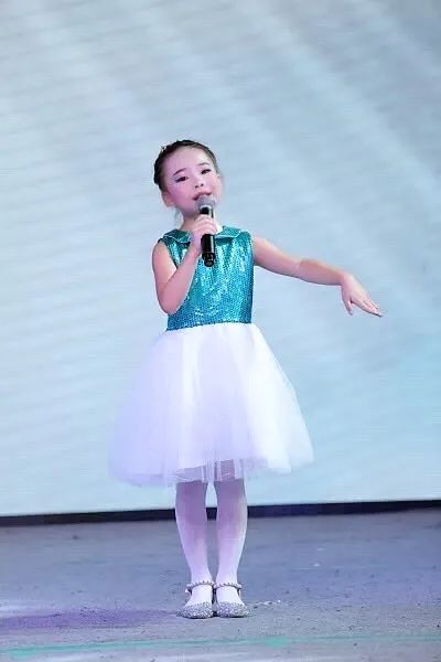 洋洋语言|本期明星小档案——陈雨熙,黄冠