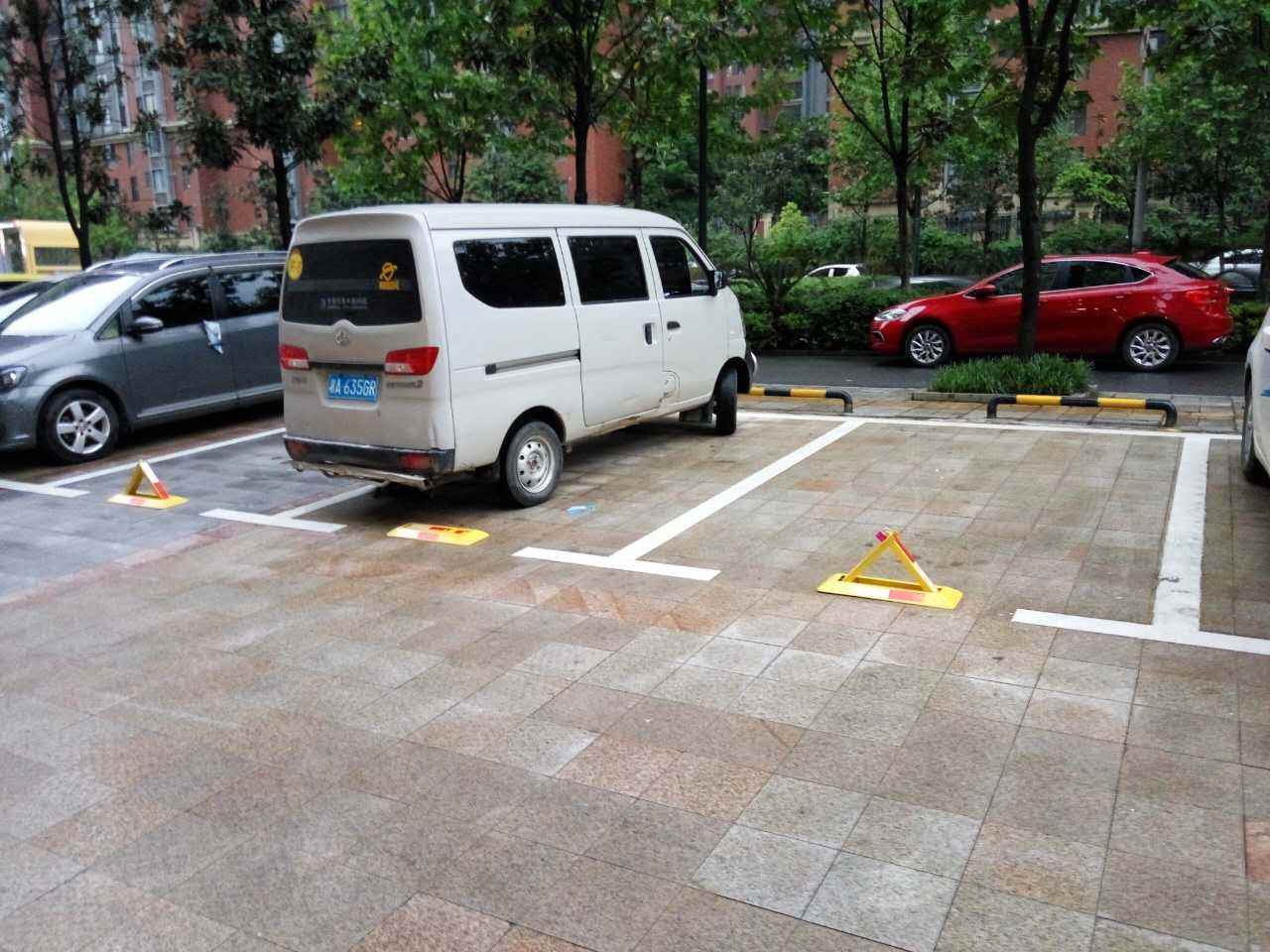 租个停车位一年4000买的话10万哪个划算呢答案很简单