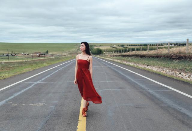 原创被4万人看过的马路天使背影人家的最美公路照是怎么拍出来的