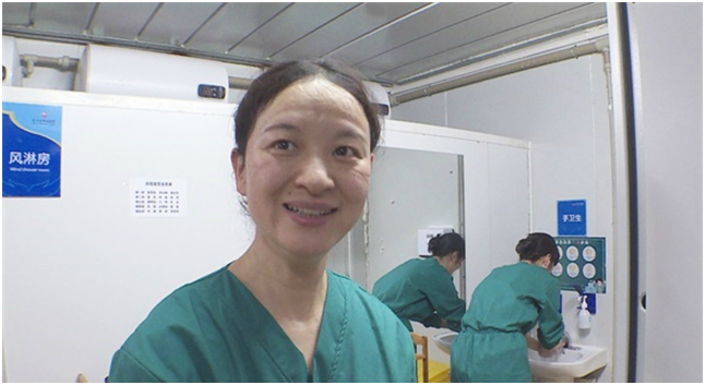 宋彩萍:"防护服是冰冷的,我们的心是热乎的"