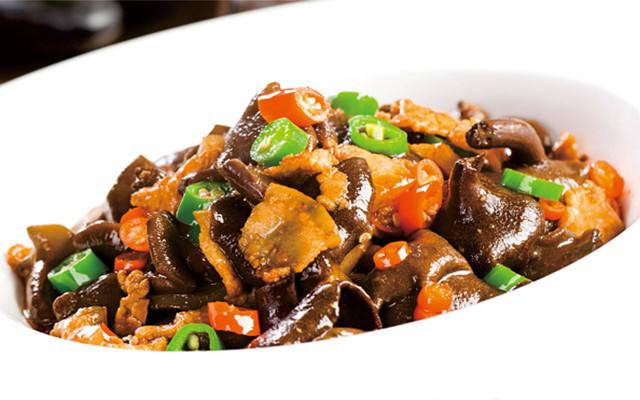 云南有毒的山珍野生菌这样做,不仅去除了毒性还美味独特有营养_牛肝菌