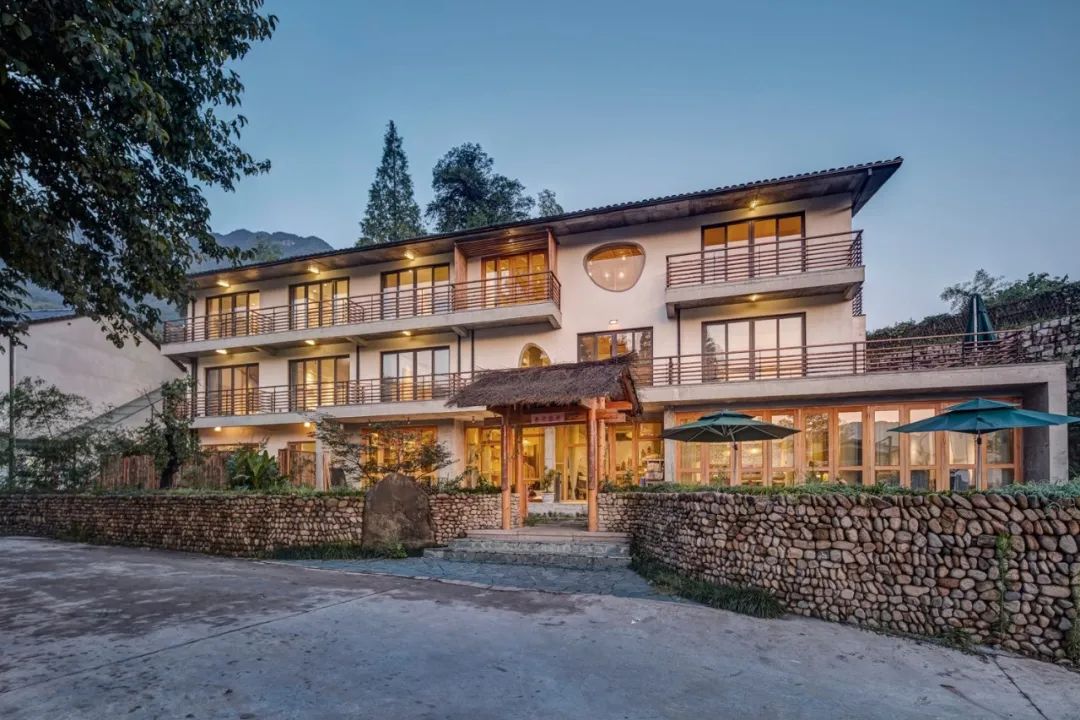 这家民宿采用竹元素设计,"中看也中用"_建筑