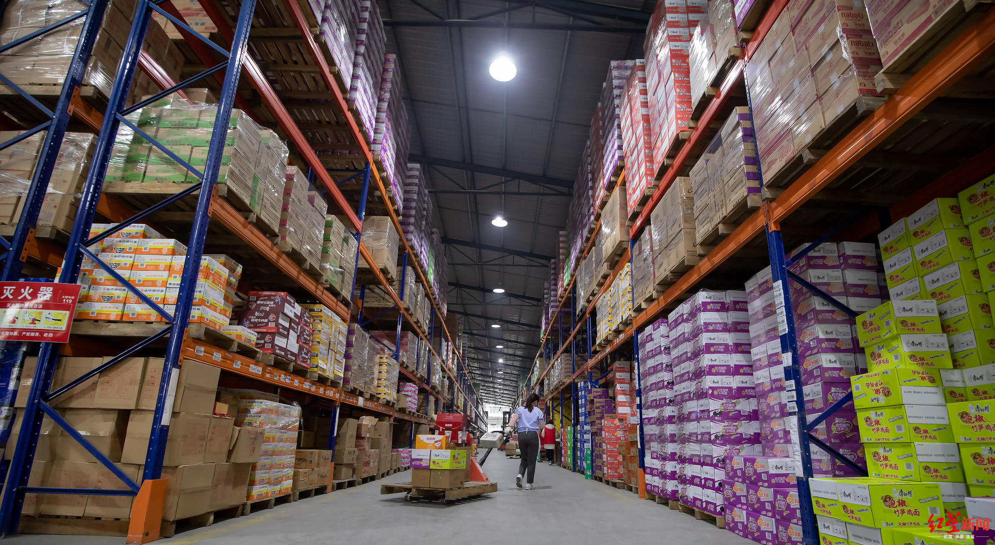 超市保卫战一此时充足的货架是仅次于疫苗的安全感