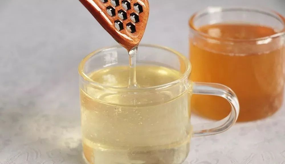 梦见蜂蜜倒在地上(梦见蜂蜜倒在地上好不好) 梦见蜂蜜倒在地上(梦见蜂蜜倒在地上好不好)