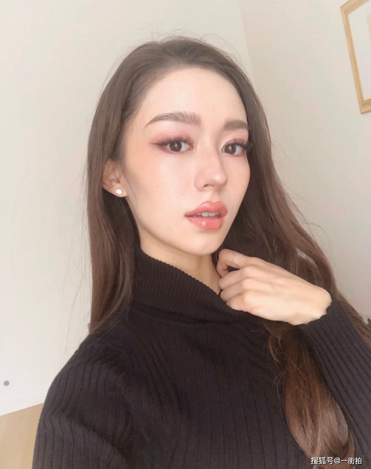 原创郎朗老婆吉娜晒自拍妆容充满浓浓欧美范网友厚嘴唇像卡戴珊