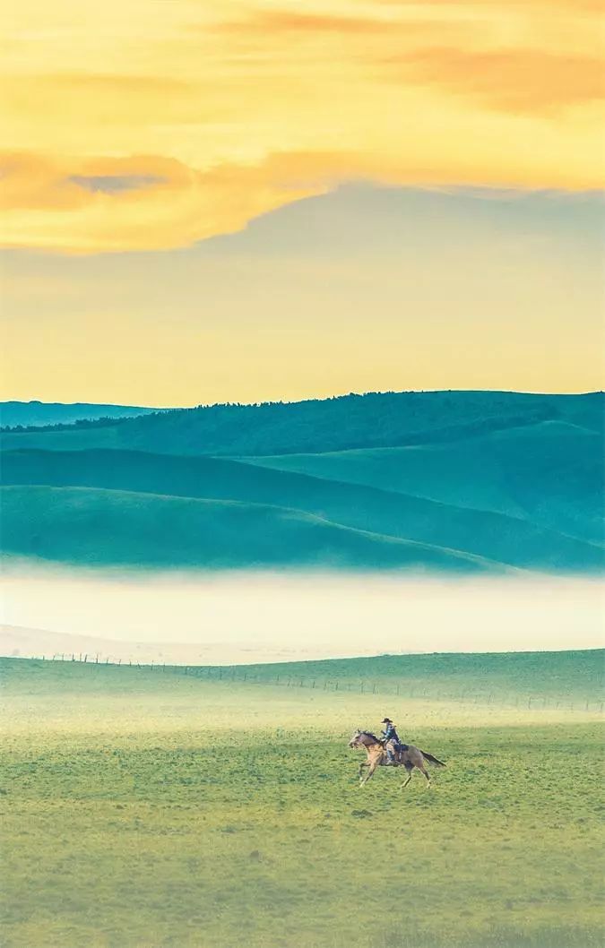 61岁草原长调女王上央视唱首《天边》,用天籁歌声感动了无数观众!