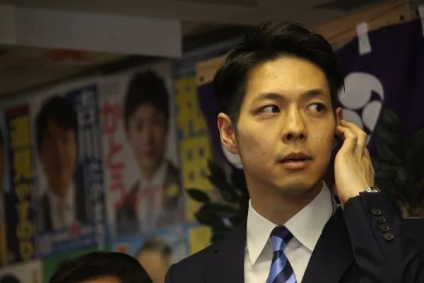 北海道公立中小学1600多所学校停课,80后铃木知事获赞!