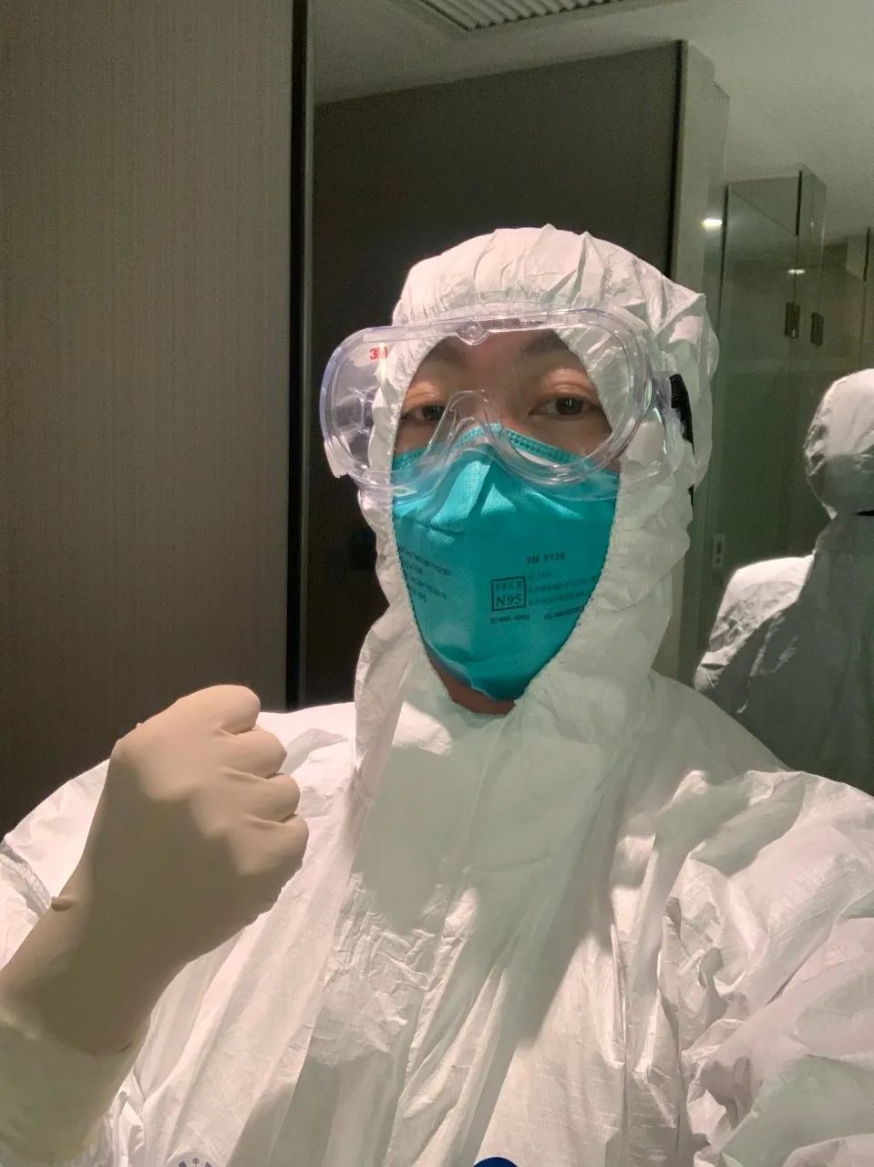 白衣天使赴汤行抗疫救人获美名思想汇报之十六