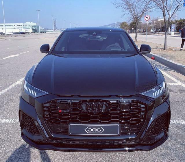 奥迪又一黑武士现身全黑车身大口径排气最大马力600匹