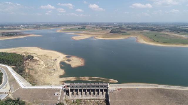 东方市河长办防疫与工作两不误深入罗带河排查河湖四乱