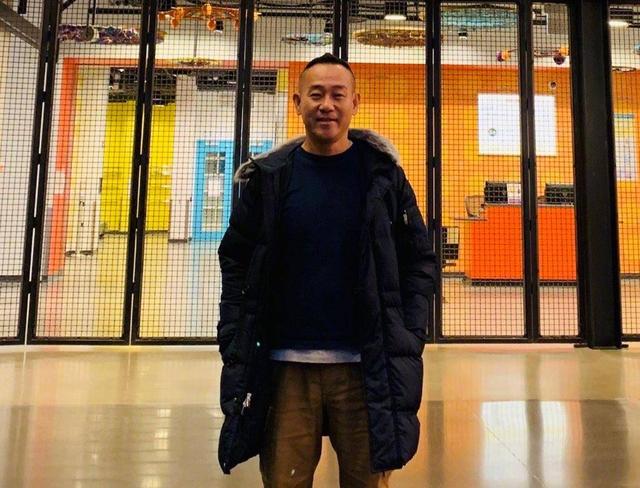 54岁林保怡近况曝光独自蜗居在小单间中做直播穷到没钱买电视