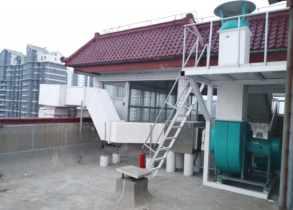 下面请欣赏我司所建项目按照相关规定设置采样孔及采样平台的图片!