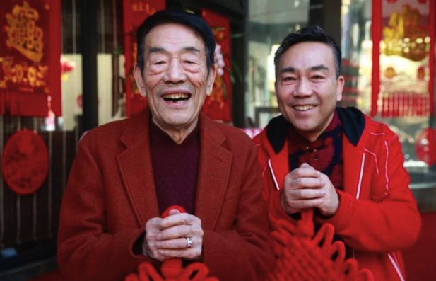 杨少华父子豪宅曝光,3层小楼古董遍地超奢华,院子比公园都大_杨议